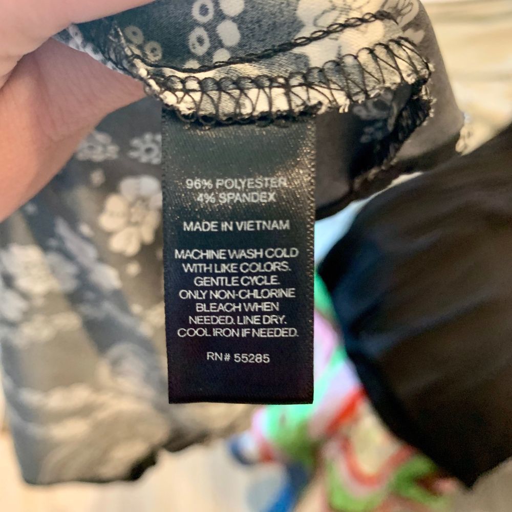 Express paisley top NWT - Picture 6 of 6